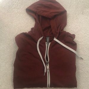 Vuori performance Hoodie small color is Heather brick maroon